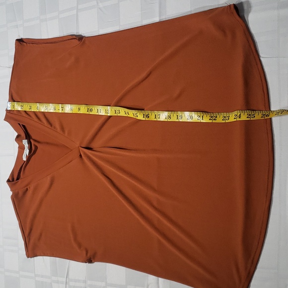 🤎GREEN ENVELOPE CASUAL TEE IN BROWN  SIZE LARGE 🤎 - Picture 9 of 10